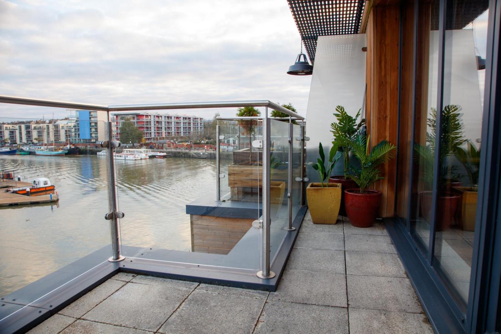 The Boat House Apartment By Cliftonvalley Apartments Bristol Exterior foto